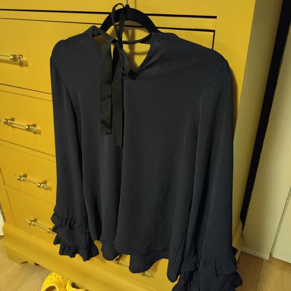 --**$$3/12$$**-- Blousy Black Crepe Top w/ Ruffle Long Sleeves & Ribbon Tie - Picture 3 of 4